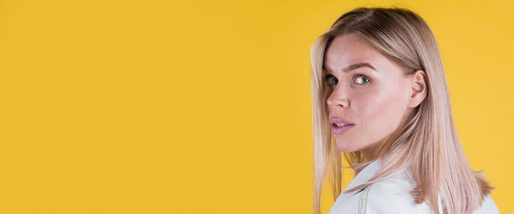 casual-woman-posing-with-copy-space